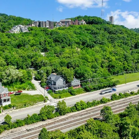 Spacious 4 Bedroom Overlooking River Cincinnati Exterior photo