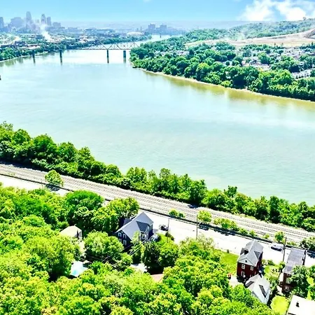 Spacious 4 Bedroom Overlooking River Cincinnati Exterior photo