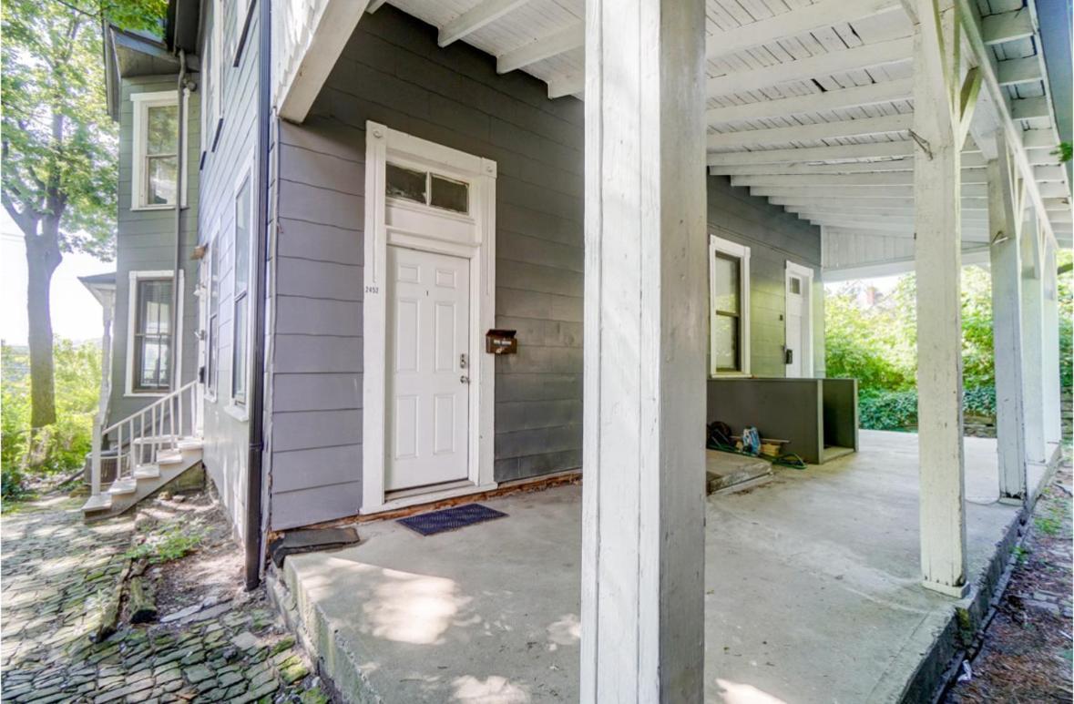Spacious 4 Bedroom Overlooking River *