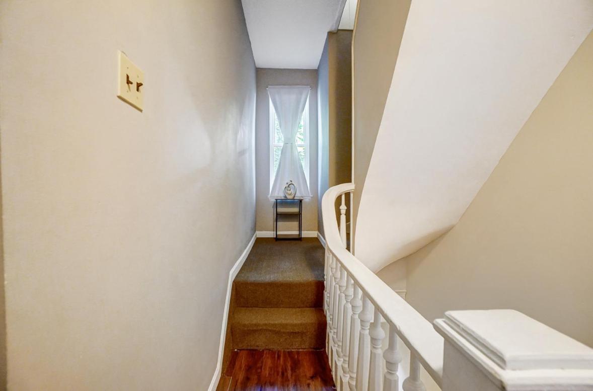 Spacious 4 Bedroom Overlooking River