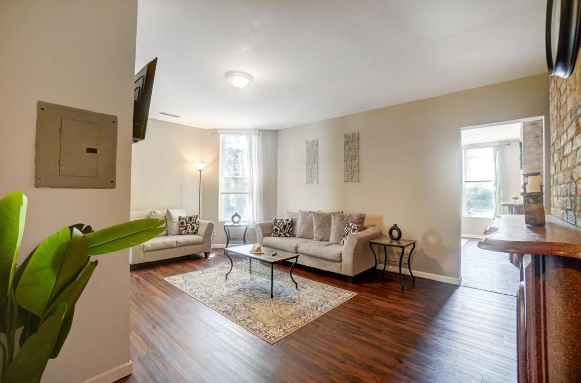 Spacious 4 Bedroom Overlooking River Apartamento