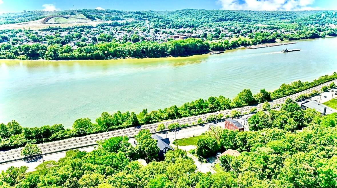 Spacious 4 Bedroom Overlooking River Apartamento *